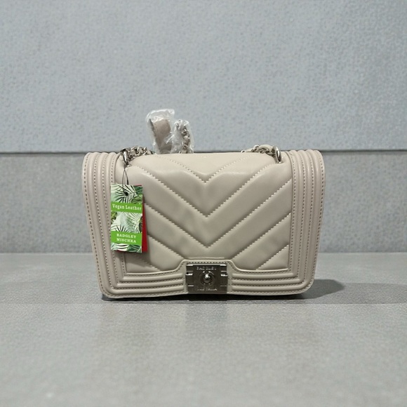 Badgley Mischka Handbags - Badgley Mischka Cream Crossbody Bag